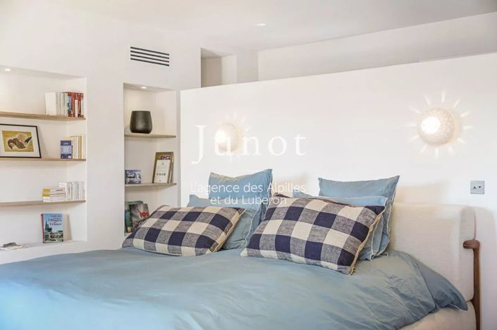 Image No.24-7 Bed House for sale