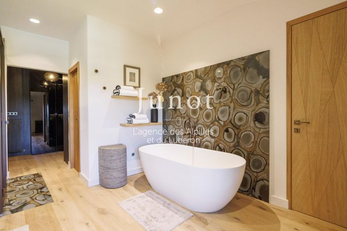 Image No.29-7 Bed House for sale