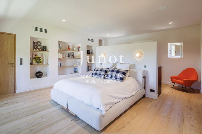 Image No.40-7 Bed House for sale