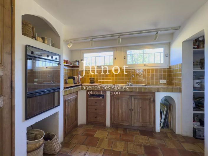 Image No.9-5 Bed House for sale