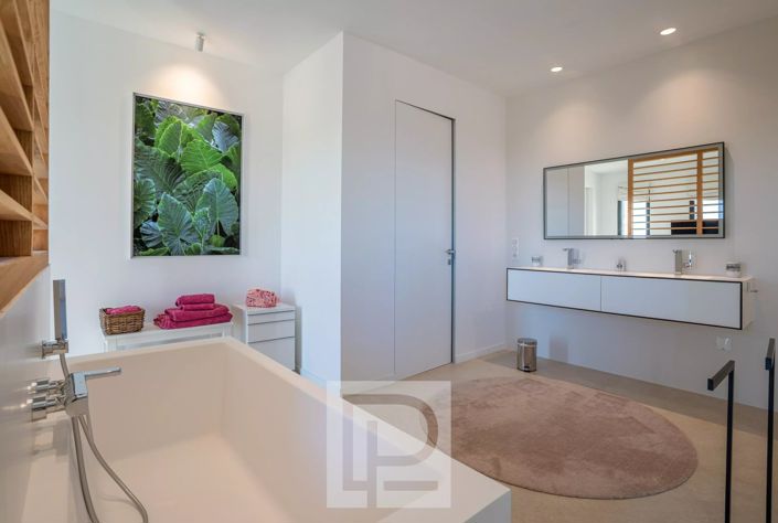 Image No.13-5 Bed House for sale