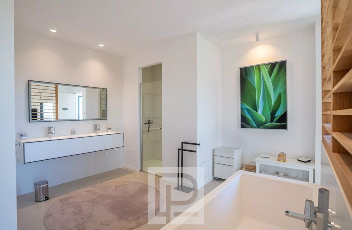 Image No.14-5 Bed House for sale