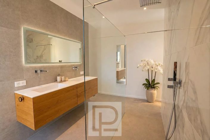 Image No.16-5 Bed House for sale