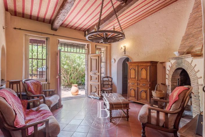 Image No.4-5 Bed House for sale