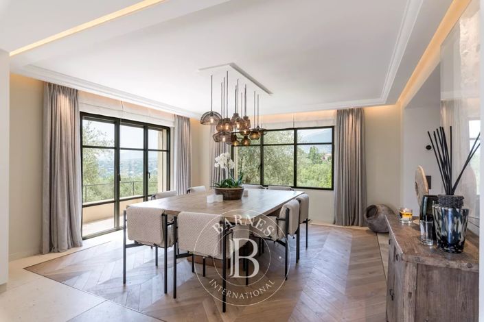 Image No.7-5 Bed House for sale