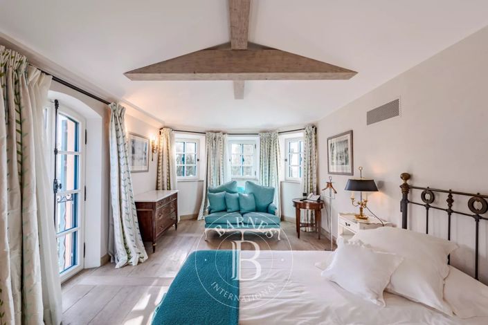 Image No.18-7 Bed House for sale