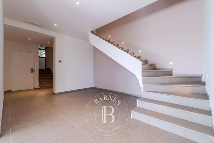 Image No.12-4 Bed House for sale