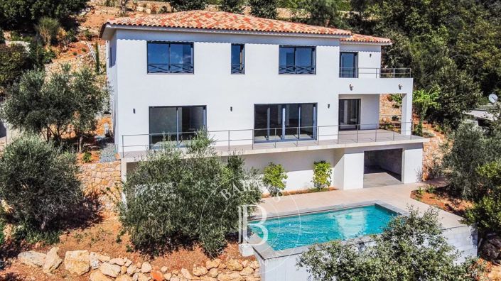 Image No.2-4 Bed House for sale