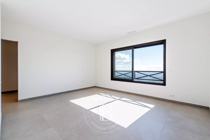 Image No.22-4 Bed House for sale