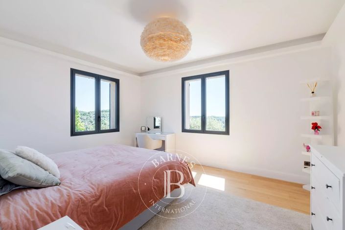 Image No.17-4 Bed House for sale
