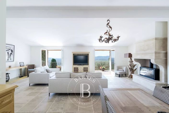 Image No.3-5 Bed House for sale