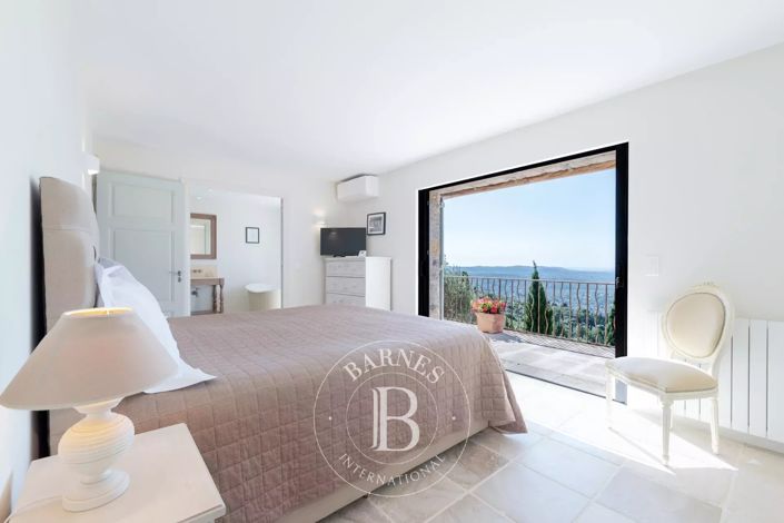 Image No.6-5 Bed House for sale