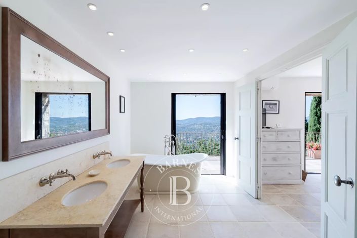 Image No.7-5 Bed House for sale