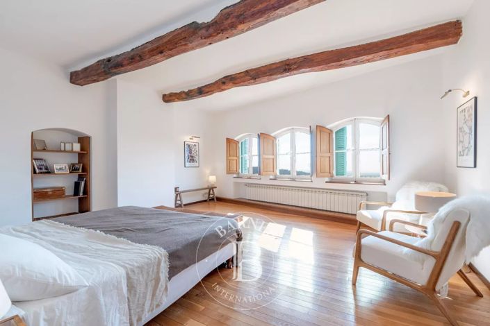 Image No.12-8 Bed House for sale