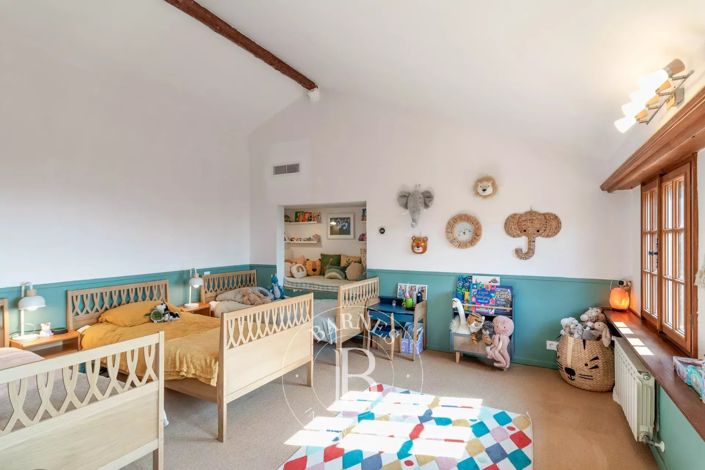 Image No.17-8 Bed House for sale