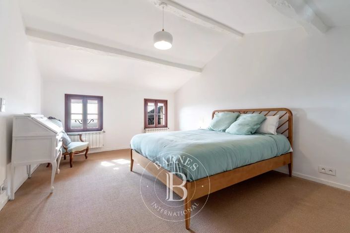 Image No.19-8 Bed House for sale