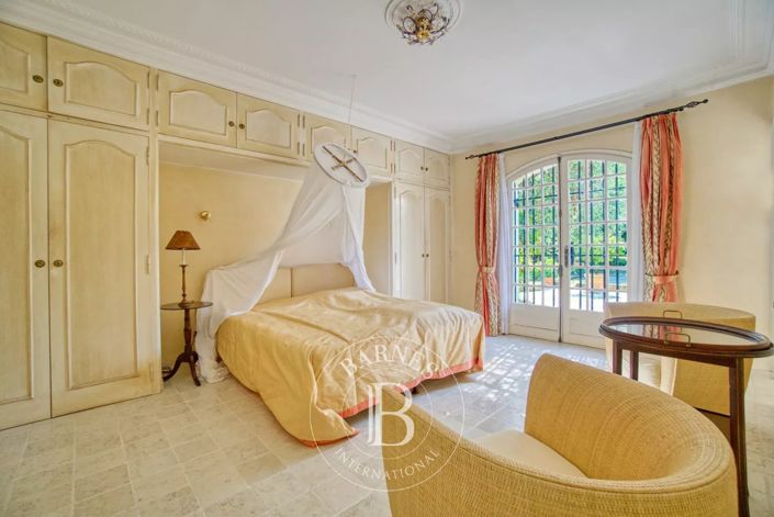 Image No.18-10 Bed House for sale