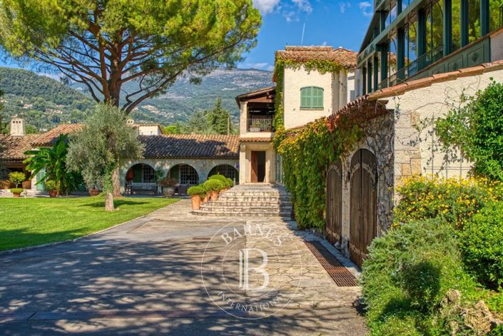 Image No.25-10 Bed House for sale