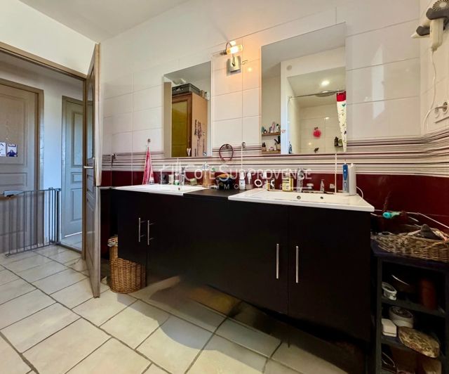Image No.15-3 Bed House for sale