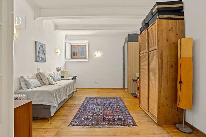Image No.17-6 Bed House for sale