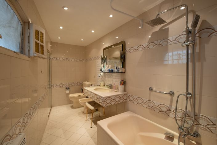 Image No.16-6 Bed House for sale