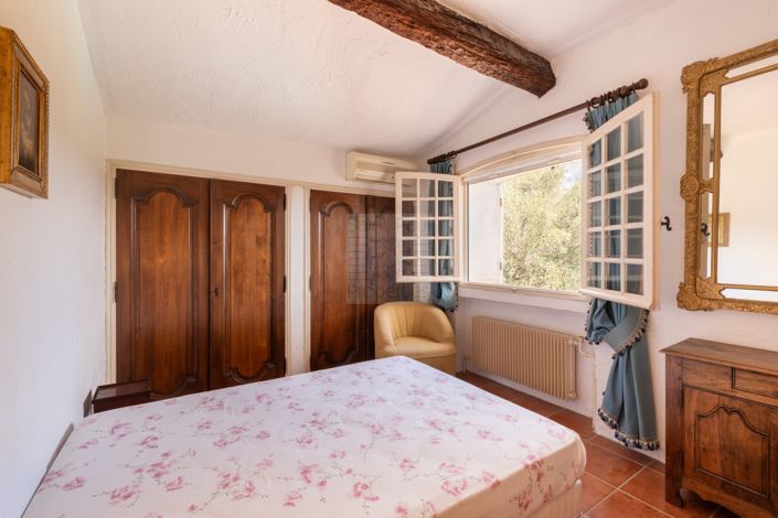 Image No.17-6 Bed House for sale