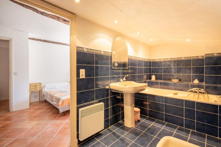 Image No.19-6 Bed House for sale