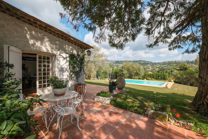 Image No.8-6 Bed House for sale