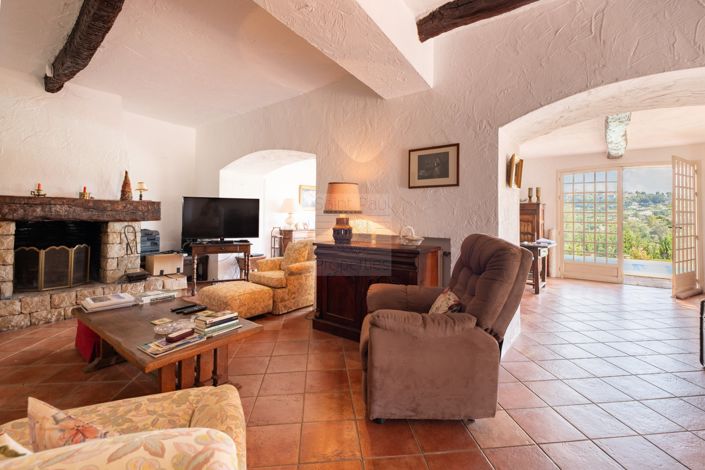 Image No.9-6 Bed House for sale