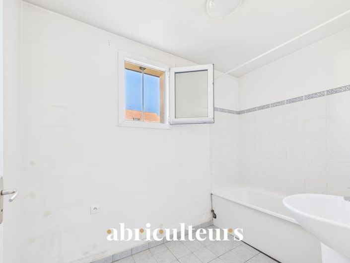 Image No.19-4 Bed House for sale
