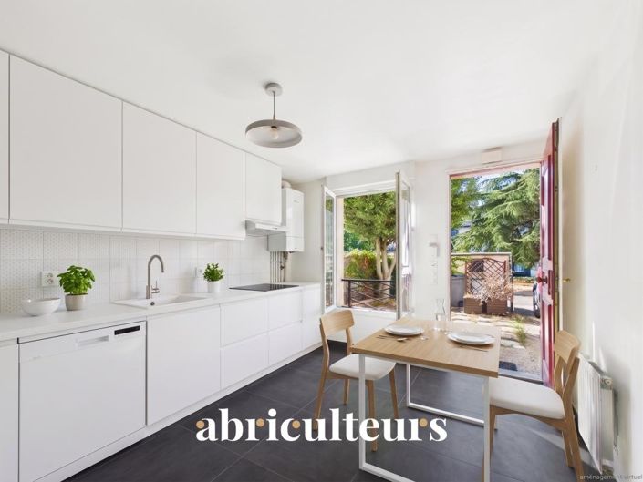 Image No.2-4 Bed House for sale