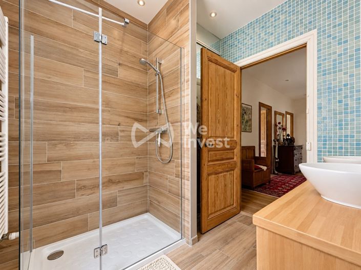 Image No.18-5 Bed House for sale