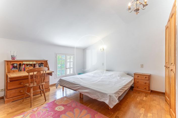 Image No.11-6 Bed House for sale