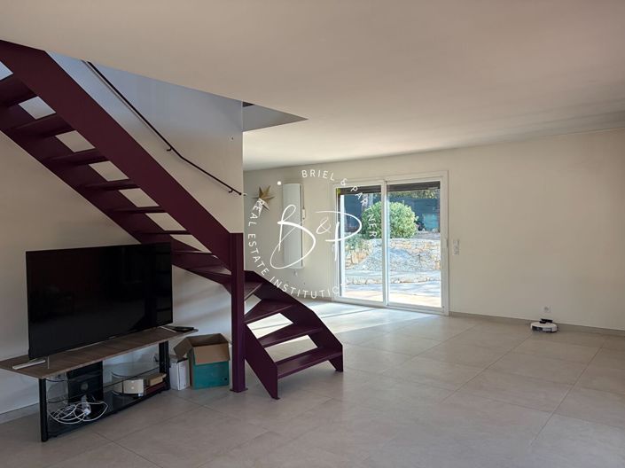 Image No.11-5 Bed House for sale