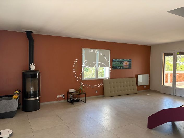 Image No.12-5 Bed House for sale