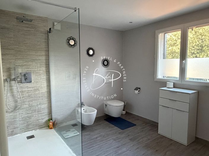 Image No.15-5 Bed House for sale