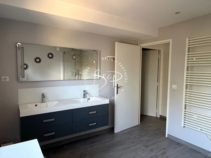 Image No.16-5 Bed House for sale