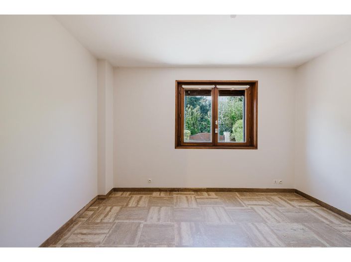 Image No.10-5 Bed House for sale