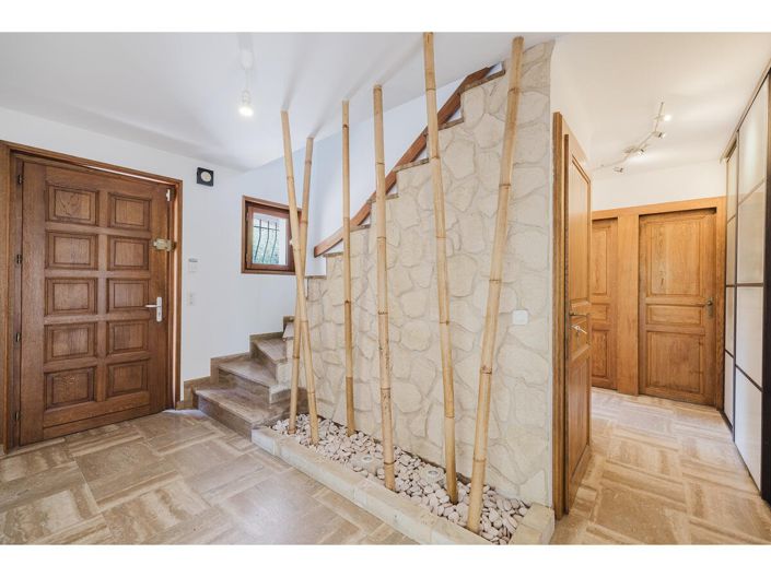 Image No.7-5 Bed House for sale
