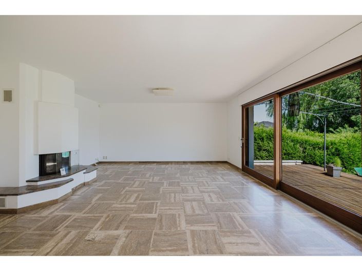 Image No.8-5 Bed House for sale