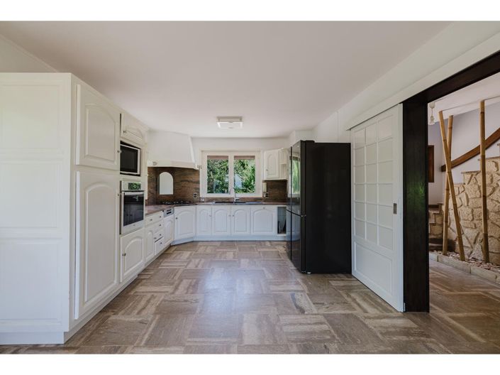 Image No.9-5 Bed House for sale