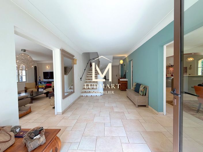 Image No.15-4 Bed House for sale