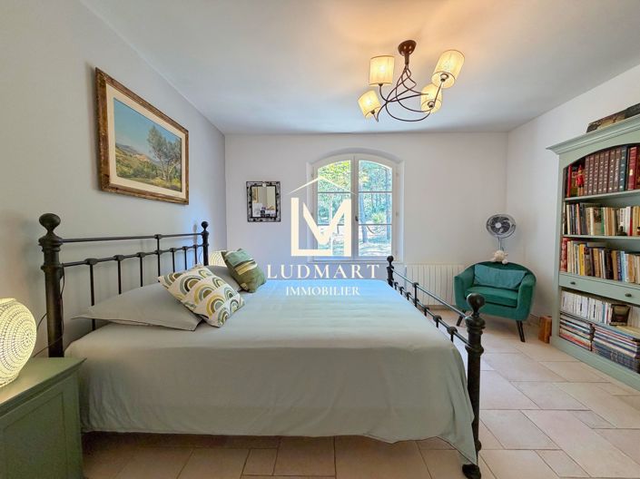Image No.24-4 Bed House for sale