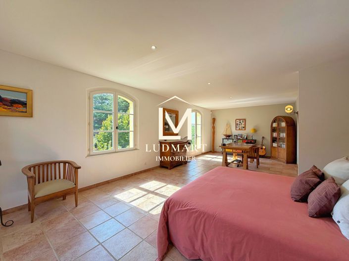 Image No.27-4 Bed House for sale