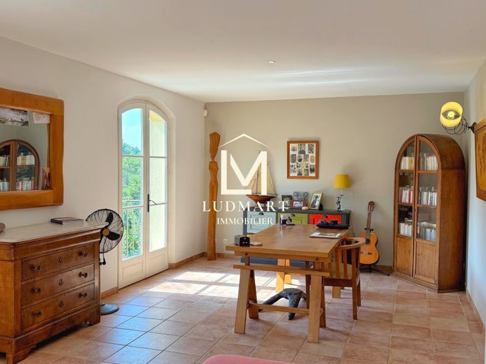 Image No.28-4 Bed House for sale