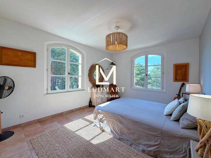 Image No.30-4 Bed House for sale