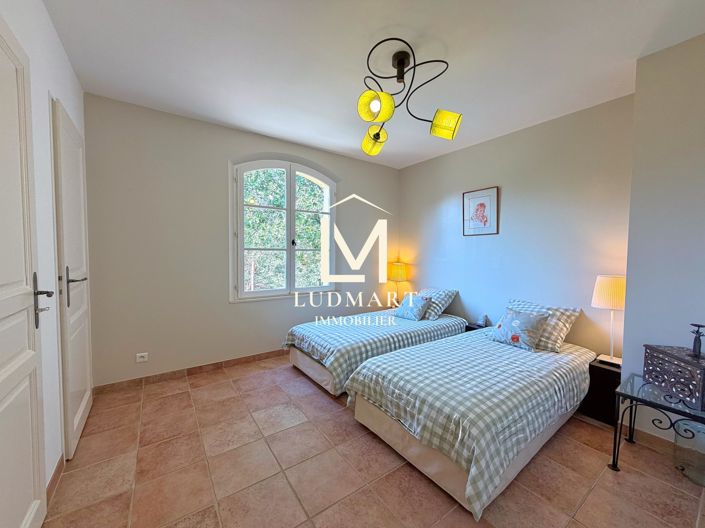 Image No.31-4 Bed House for sale