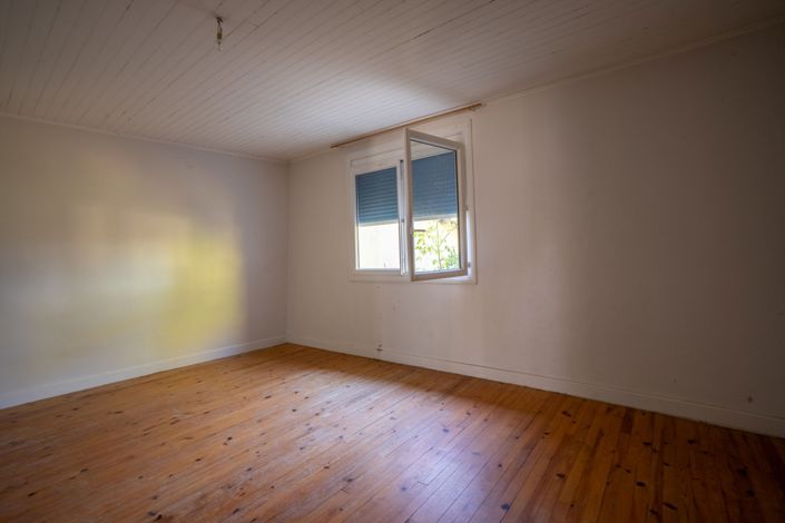 Image No.8-3 Bed House for sale