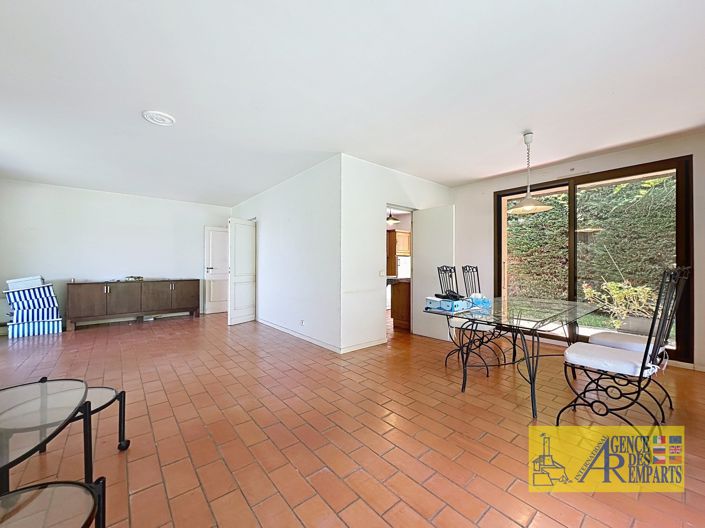Image No.10-5 Bed House for sale