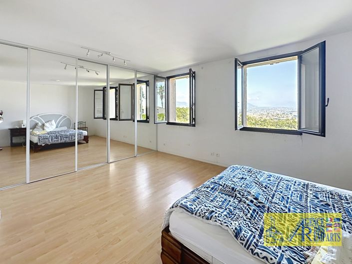 Image No.11-5 Bed House for sale